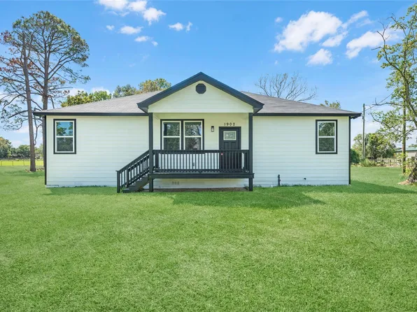 1902 Westview Dr, Alvin, TX 77511