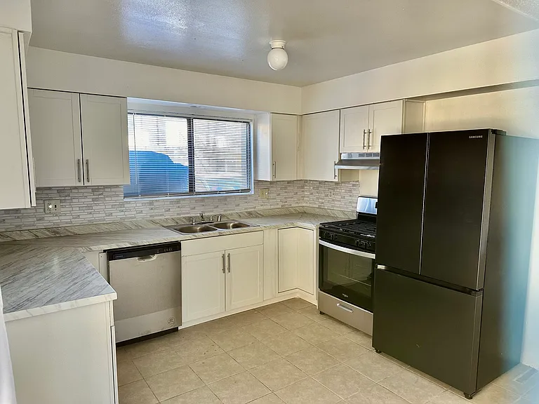 6009 Hill Dale Ct #E — Photo 19