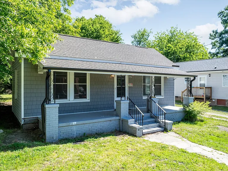 229 Lowry St — Photo 3