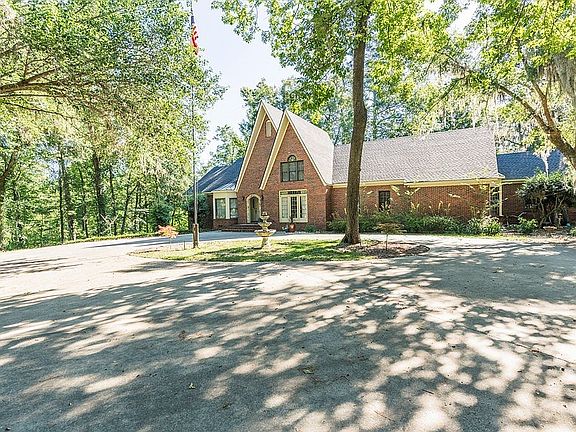 2nd image of 152 Lakeview Dr