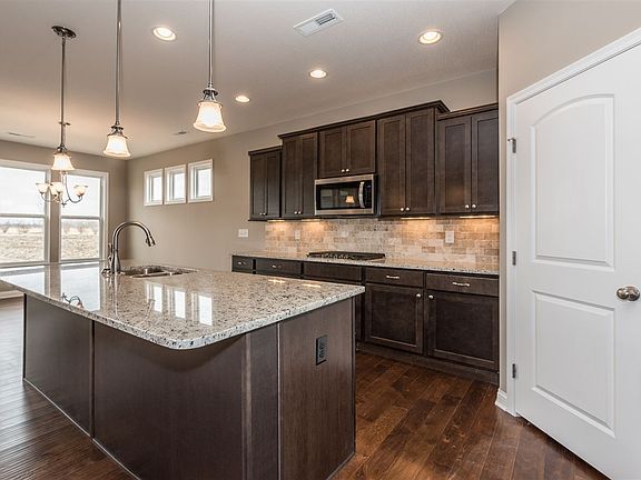 2nd image of 1328 Woodlawn Ct
