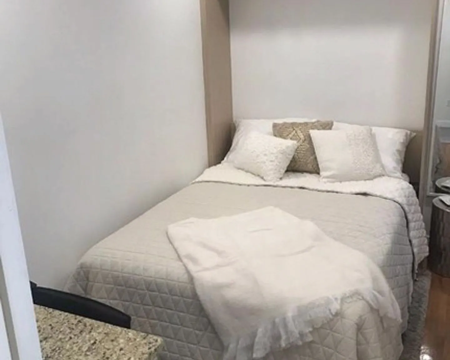 BOSTON COMFORT SUITES — Photo 3