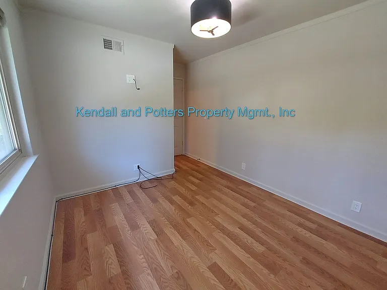 1121 Sutherland Ln #1 — Photo 9