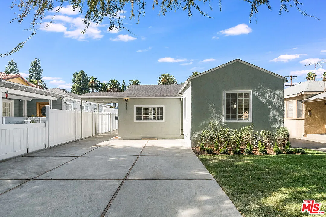 3 bed, 2.0 bath, 1302 sqft, $5,750 — Photo 1