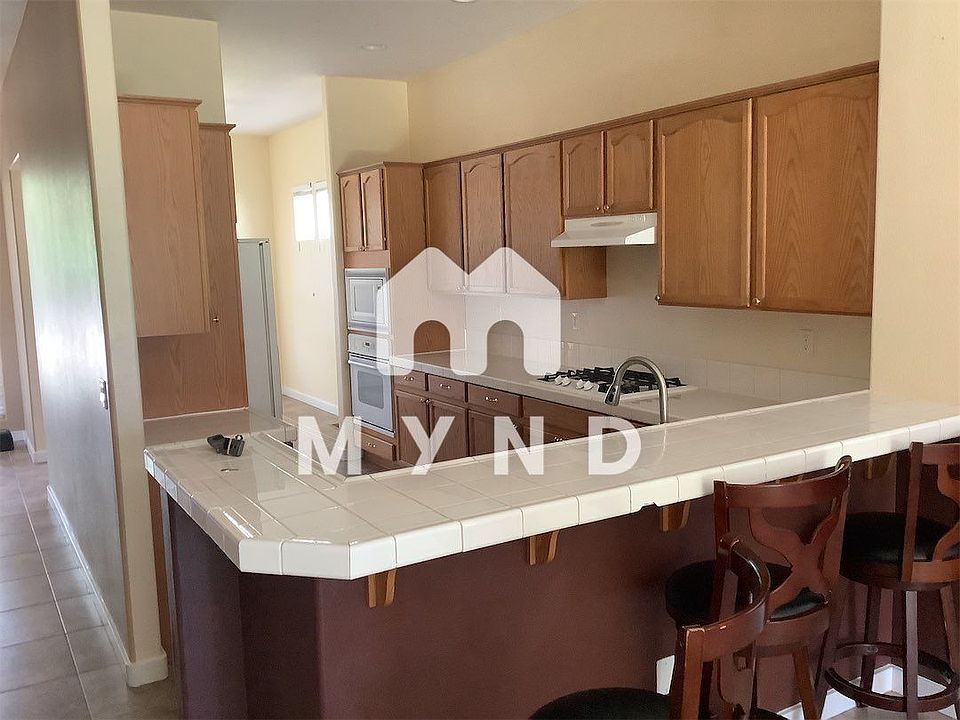 2nd image of 1162 Oasis Park Dr