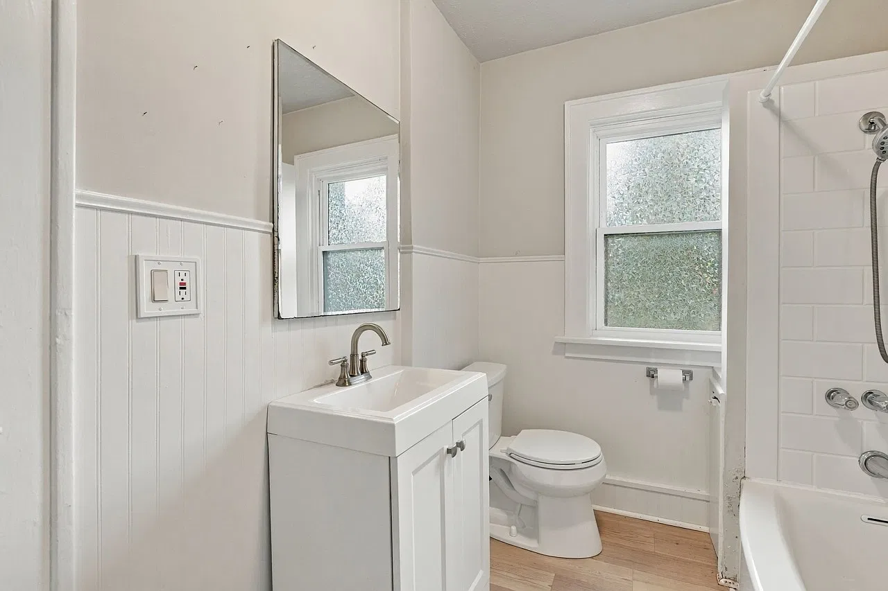3 bed, 1102 sqft, $1,850 — Photo 3