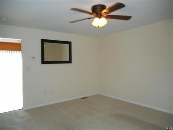 4th image of 328 Carbon St