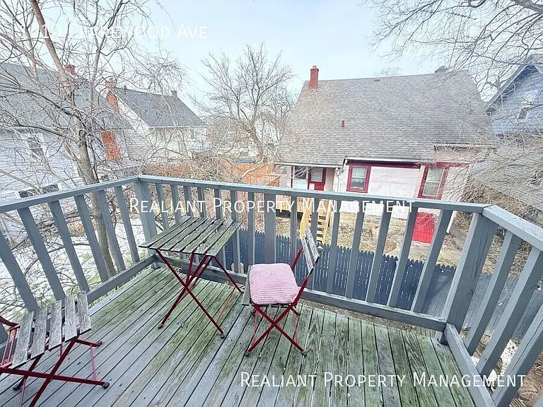 1610 Clarewood Ave — Photo 14