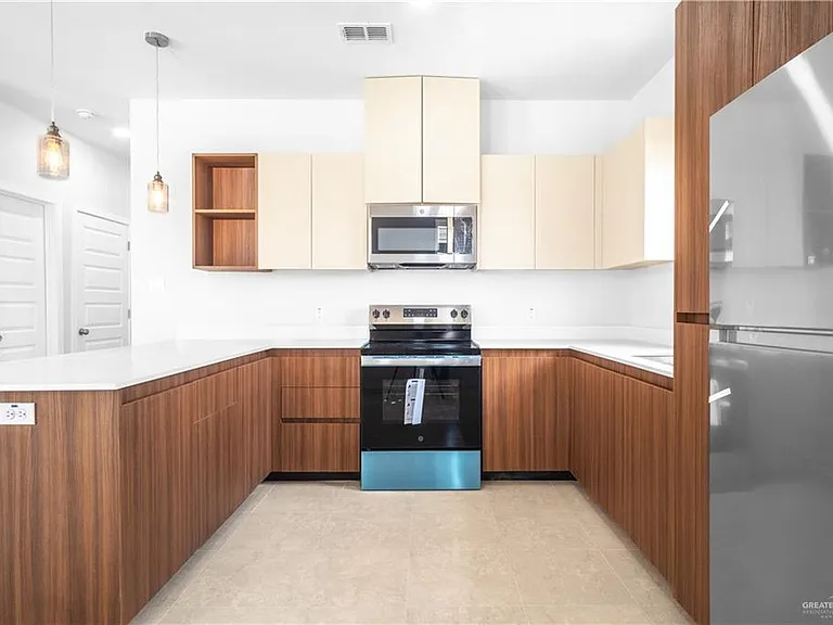 704 N Alexandrite Ave #1 — Photo 5
