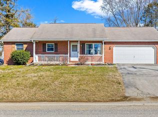 921 Stoverstown Rd, York, PA 17408