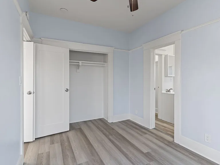 1049 E 5th Street — Photo 16
