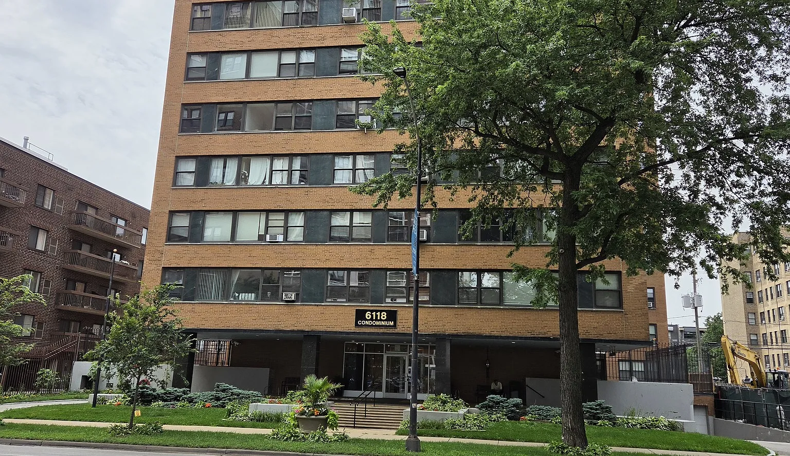 6118 N Sheridan Rd — Photo 1
