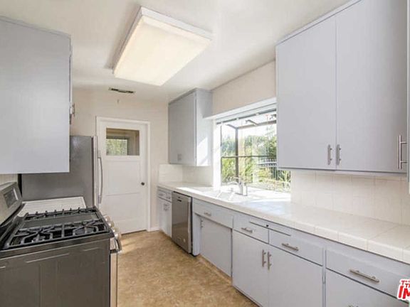 4th image of 2710 Bagley Ave