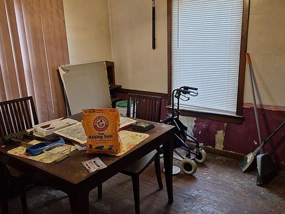 4th image of 17667 Patton St
