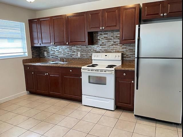 1st image of 1407 N J St APT 3