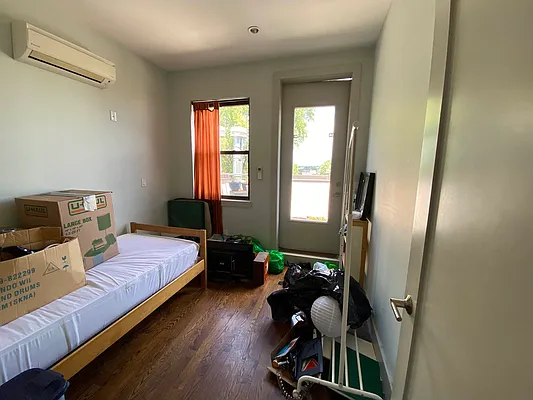 Rented by Premier Metro Realty Corp | media 23