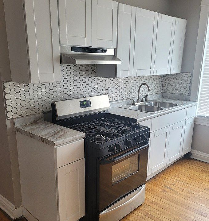 1st image of 3832 Elm St APT 2