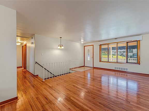 5th image of 1572 Marion Dr