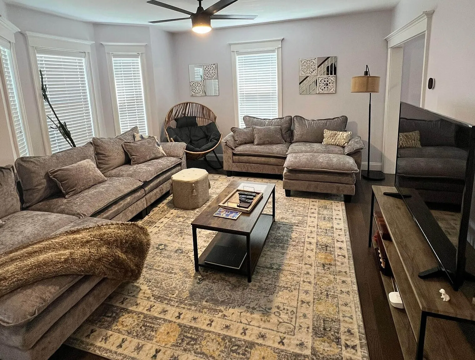 6 bed, 3.0 bath, $13,764 — Photo 2