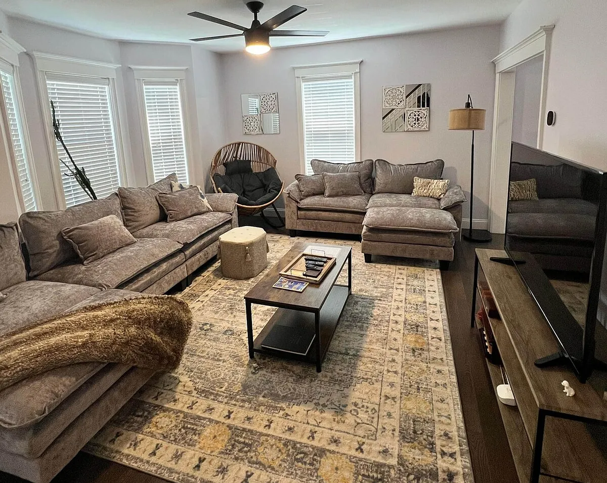 Living Room - 7 Summit Ave #ID1511375P