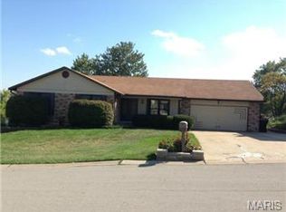 2 Meadow Ridge Dr, Saint Peters, MO 63376