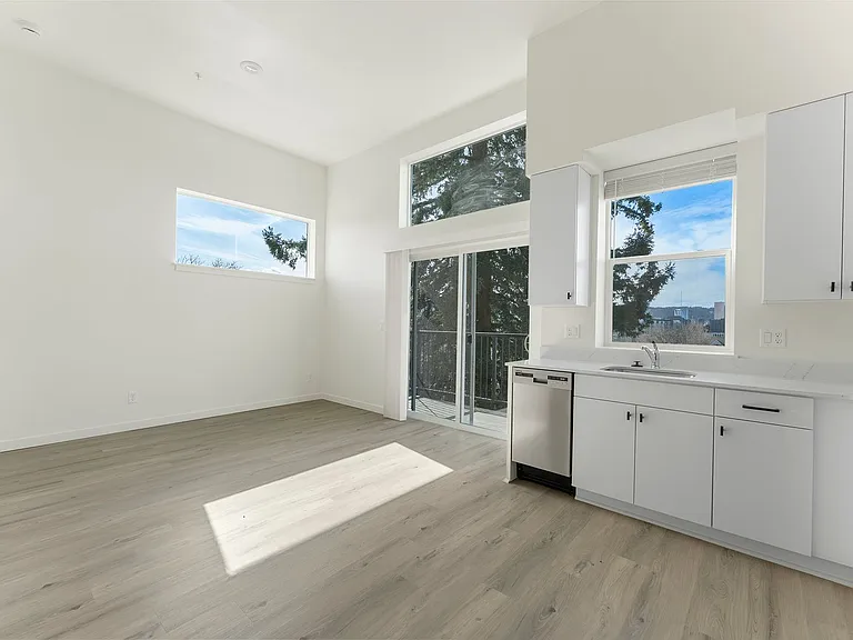 1820 NE Davis St #307 — Photo 13