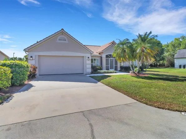 172 Plantation Cir, Naples, FL 34104