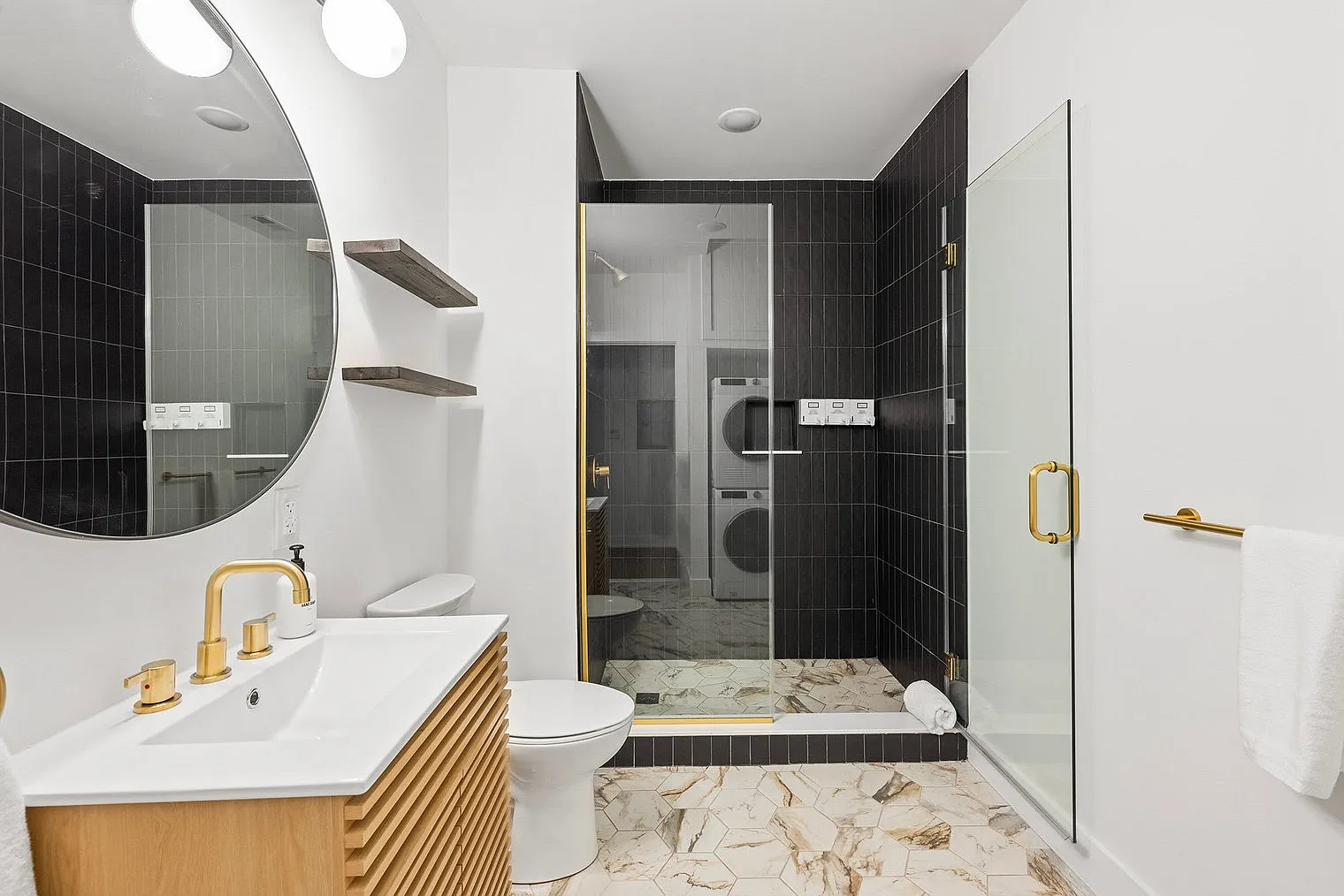 1 bed, 1.0 bath, 387 sqft, $6,036 — Photo 3