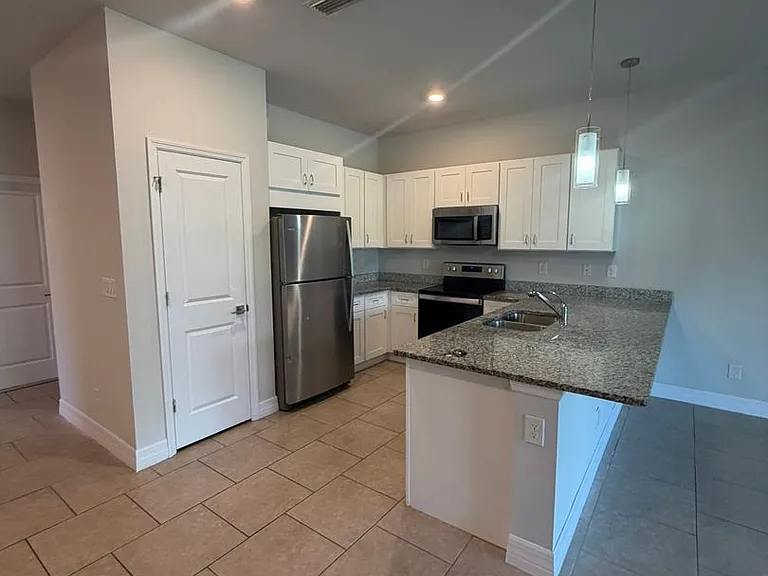 1031 San Cristobal Ave — Photo 9