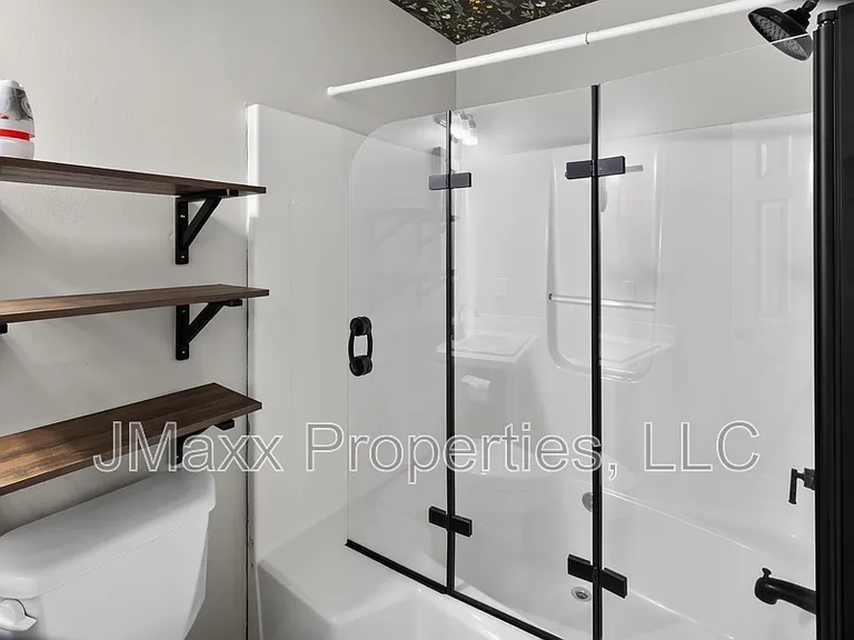 22 Canterbury Dr — Photo 12