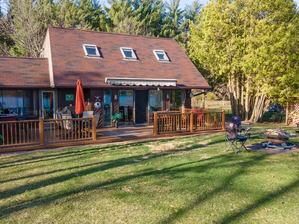 N5440 N Wilson Lake Rd, Wild Rose, WI 54984