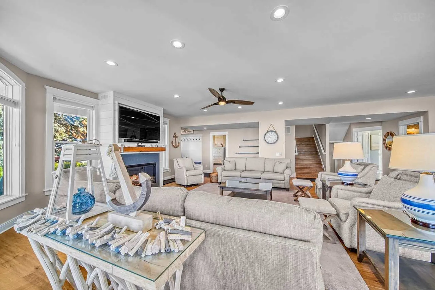 6 bed, 7.0 bath, 4994 sqft, $33,510 — Photo 4