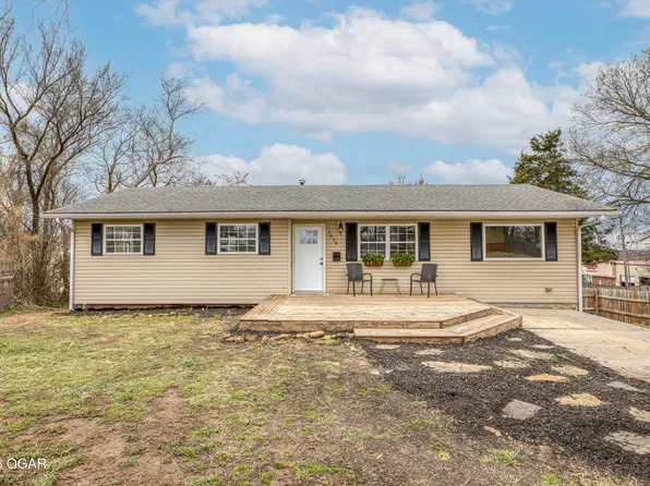 1628 Jefferson Cir, Webb City, MO 64870