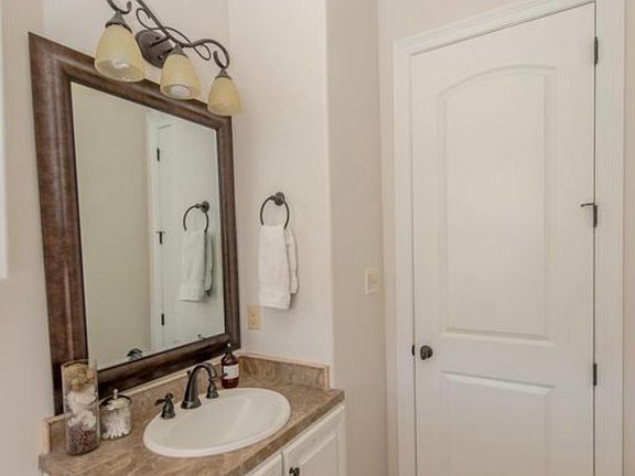 4th image of 110 Greenbank Ln