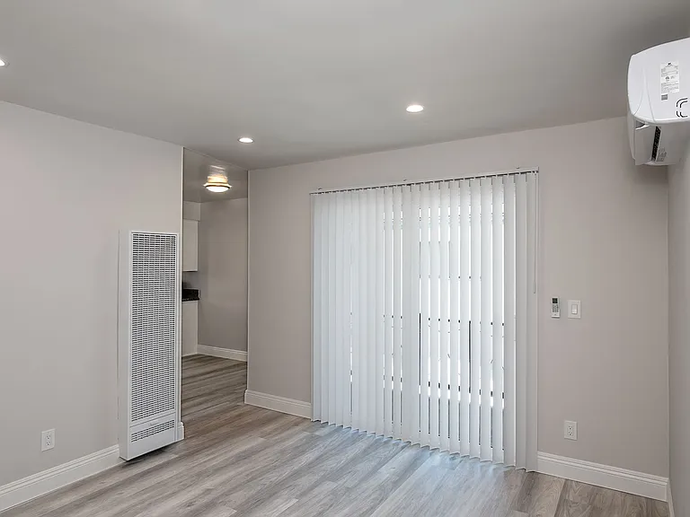 The Broadway Apartments — Photo 7