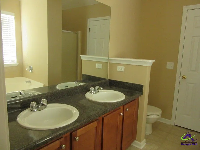 302 Timberwind Dr — Photo 2