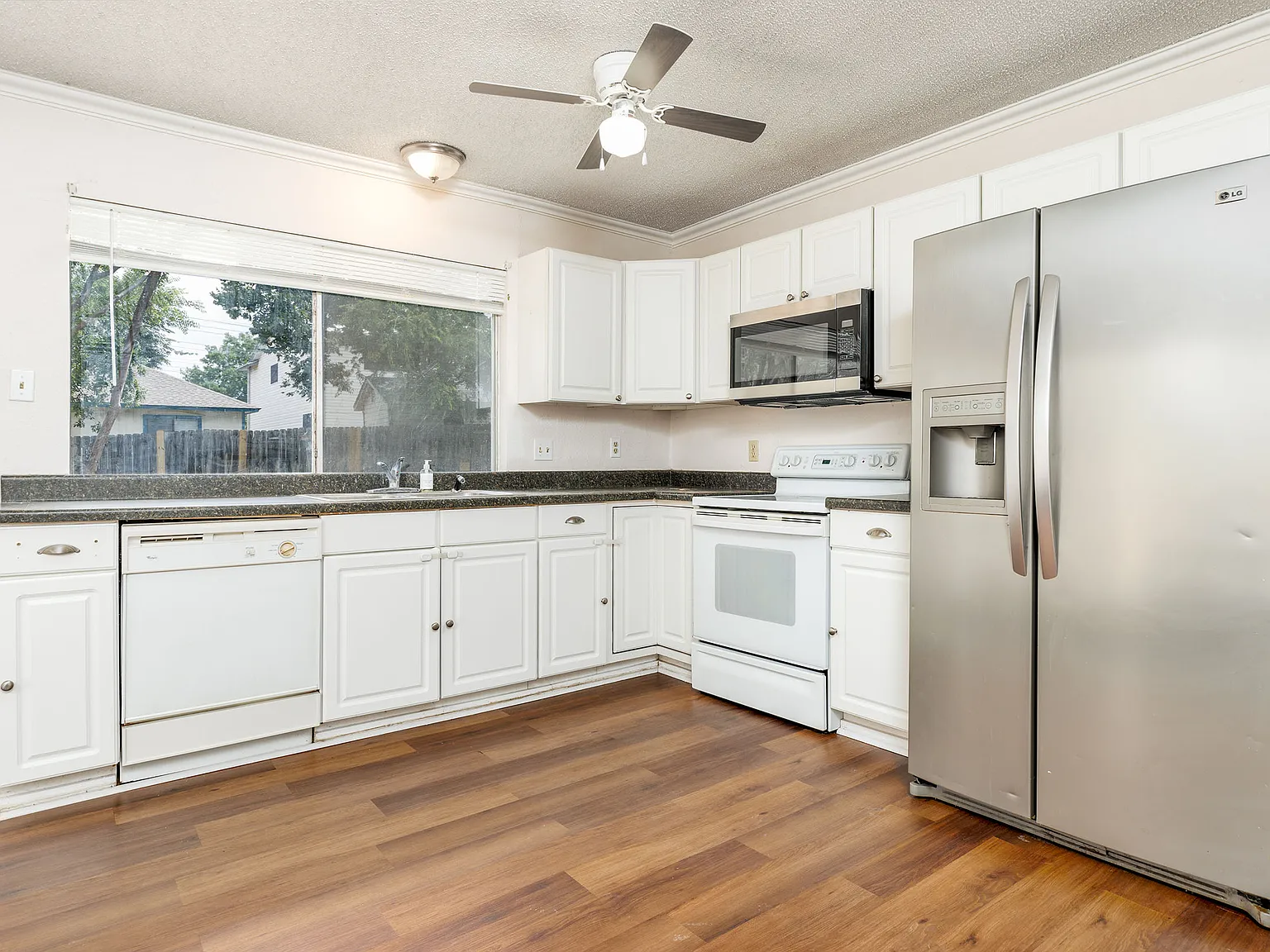 4 bed, 1684 sqft, $1,900 — Photo 4