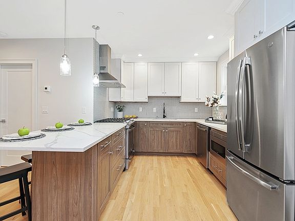 4th image of 269 Gold St #1