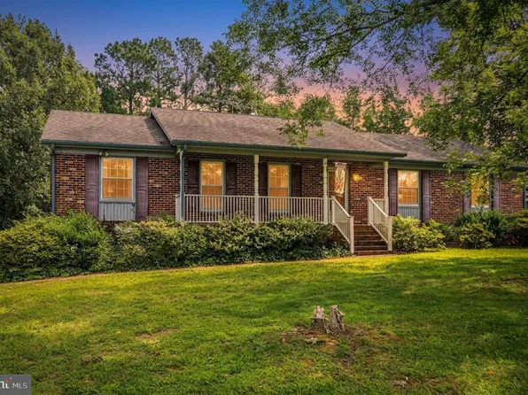 15531 School Rd, Bowling Green, VA 22427