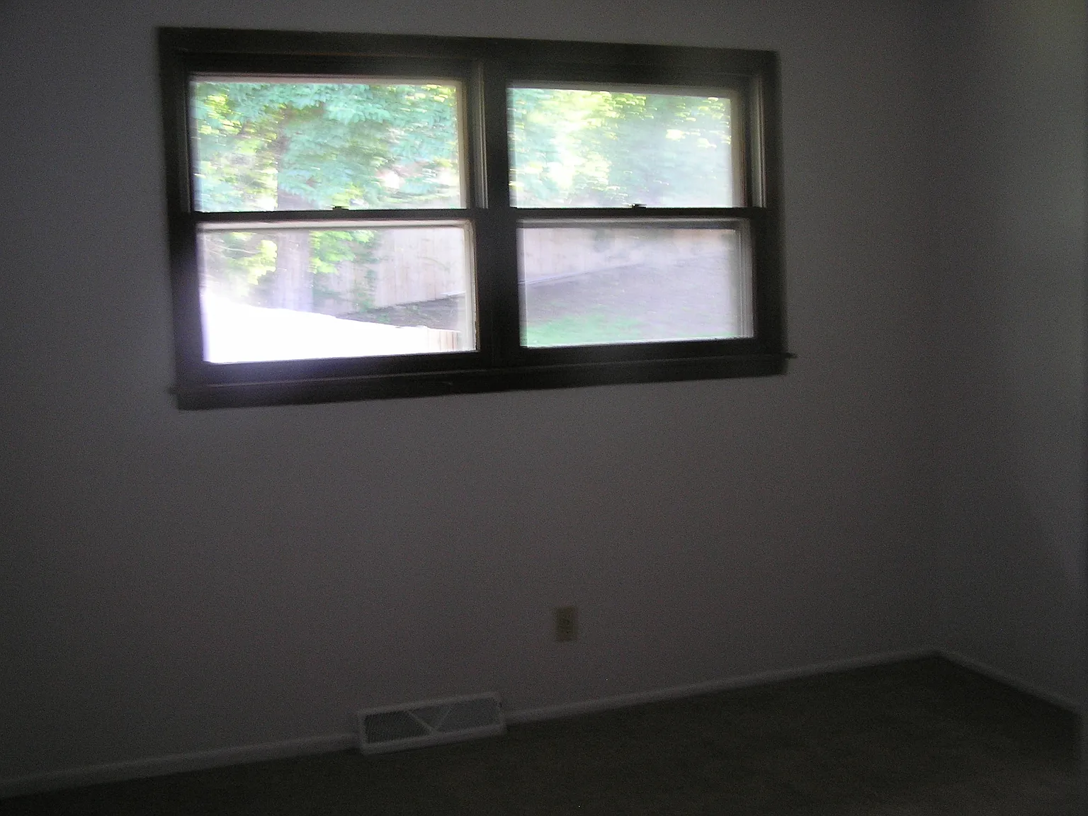 2 bed, 950 sqft, $1,150 — Photo 2