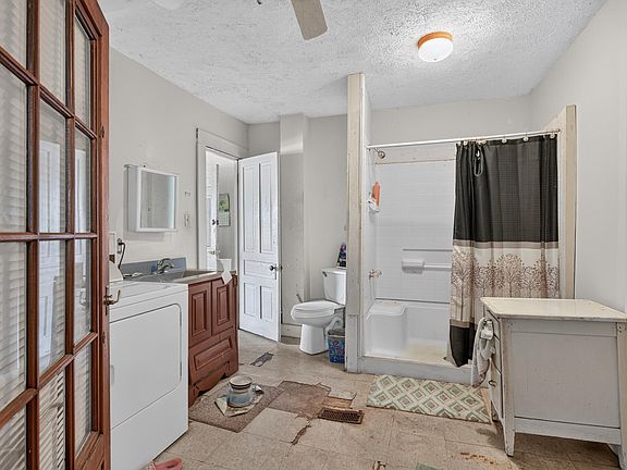 9th image of 401 S Elm Ave