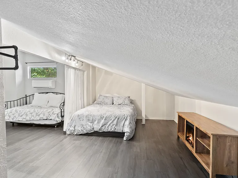 side view of bonus room