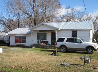 704 NE 5th St, Stigler, OK 74462
