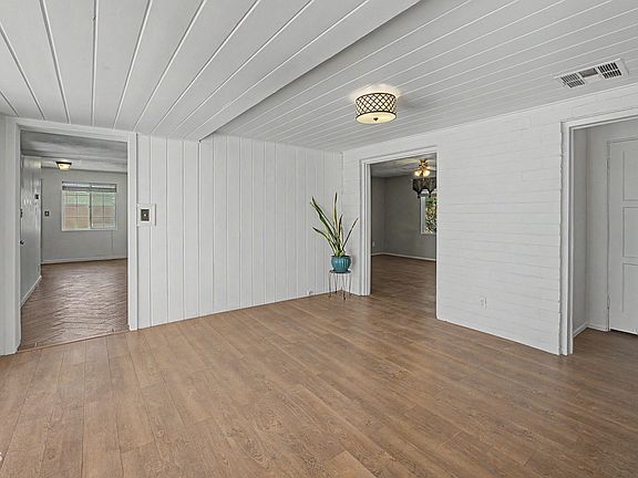 4th image of 405 N ORANGE Street