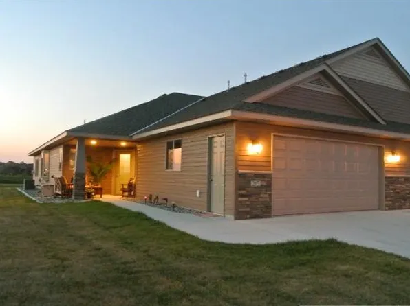 215 Ottawa Ave SE, Hutchinson, MN 55350