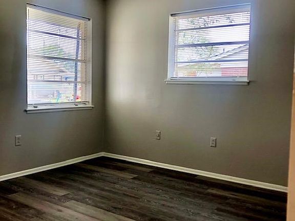 5th image of 2602 Demaret Dr