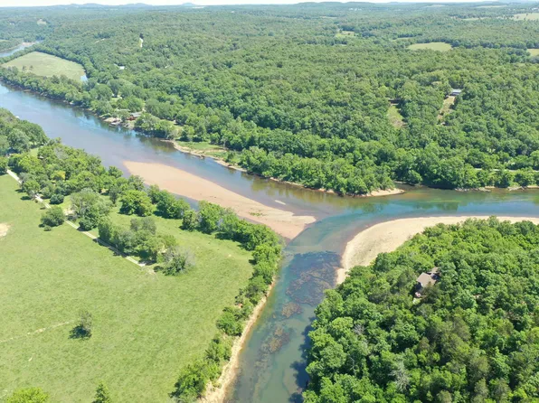 536 Bluff House Ln, Flippin, AR 72634