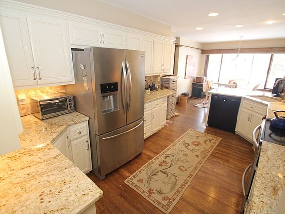 3rd image of 34304 Sunset Dr