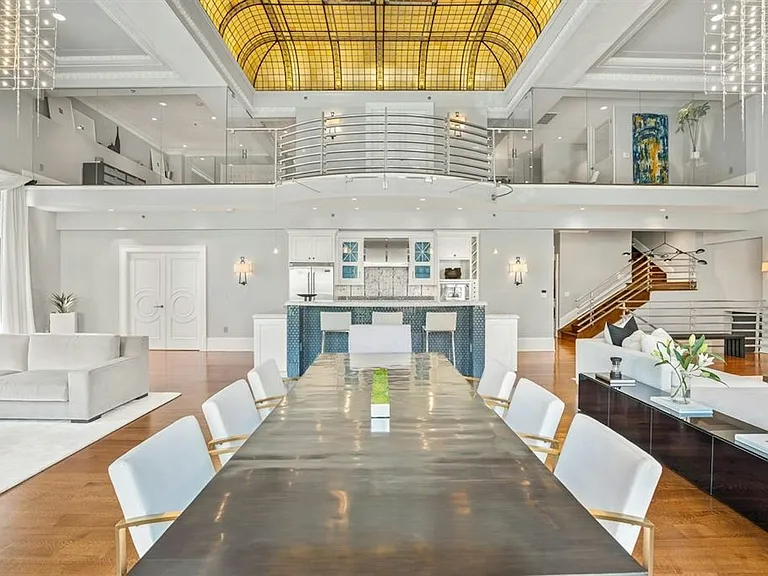 313 1st St #PENTHOUSE — Photo 4