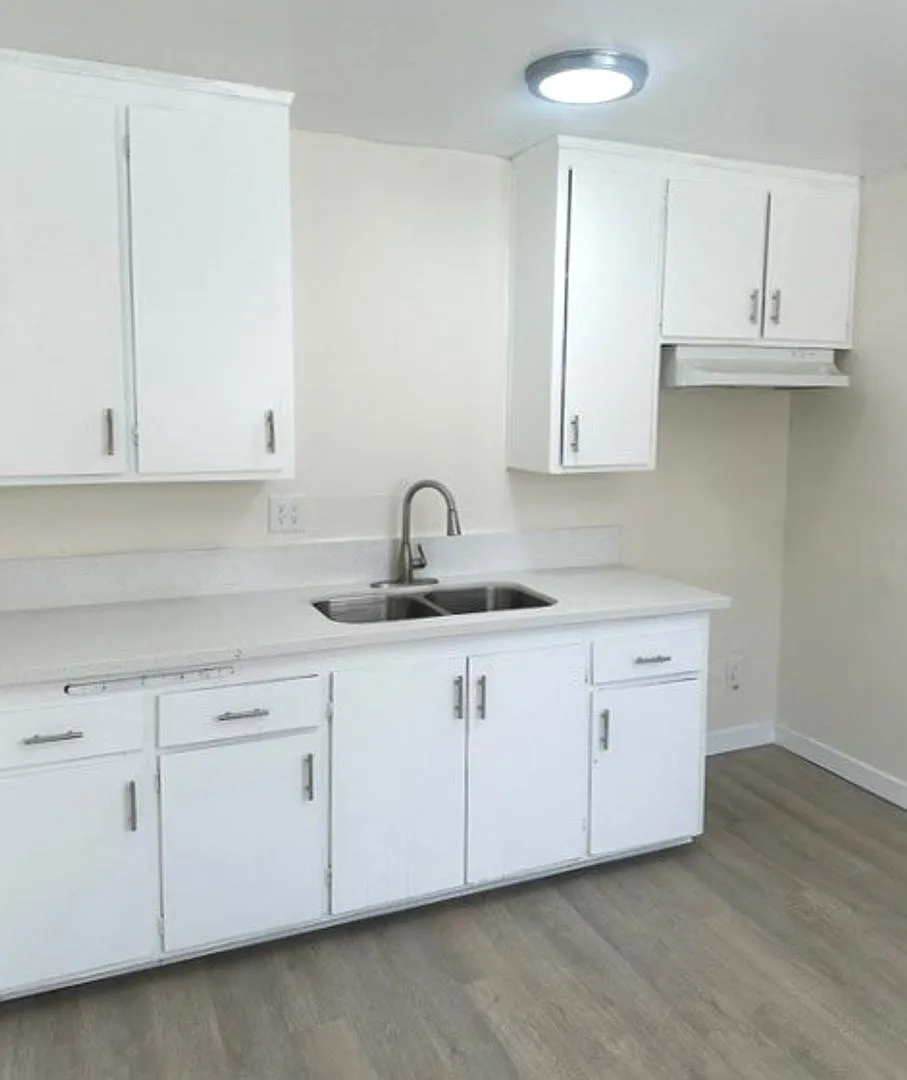 2 bed, 1.0 bath, 750 sqft, $2,450 — Photo 2